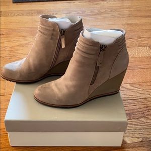 Bialia taupe suede wedge booties